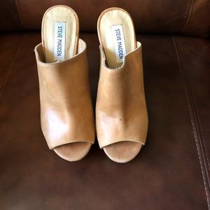 Steve Madden Size 6 1/2 Cognac Mules.